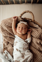 Load image into Gallery viewer, HAZELNUT KNITTED BABY BLANKET
